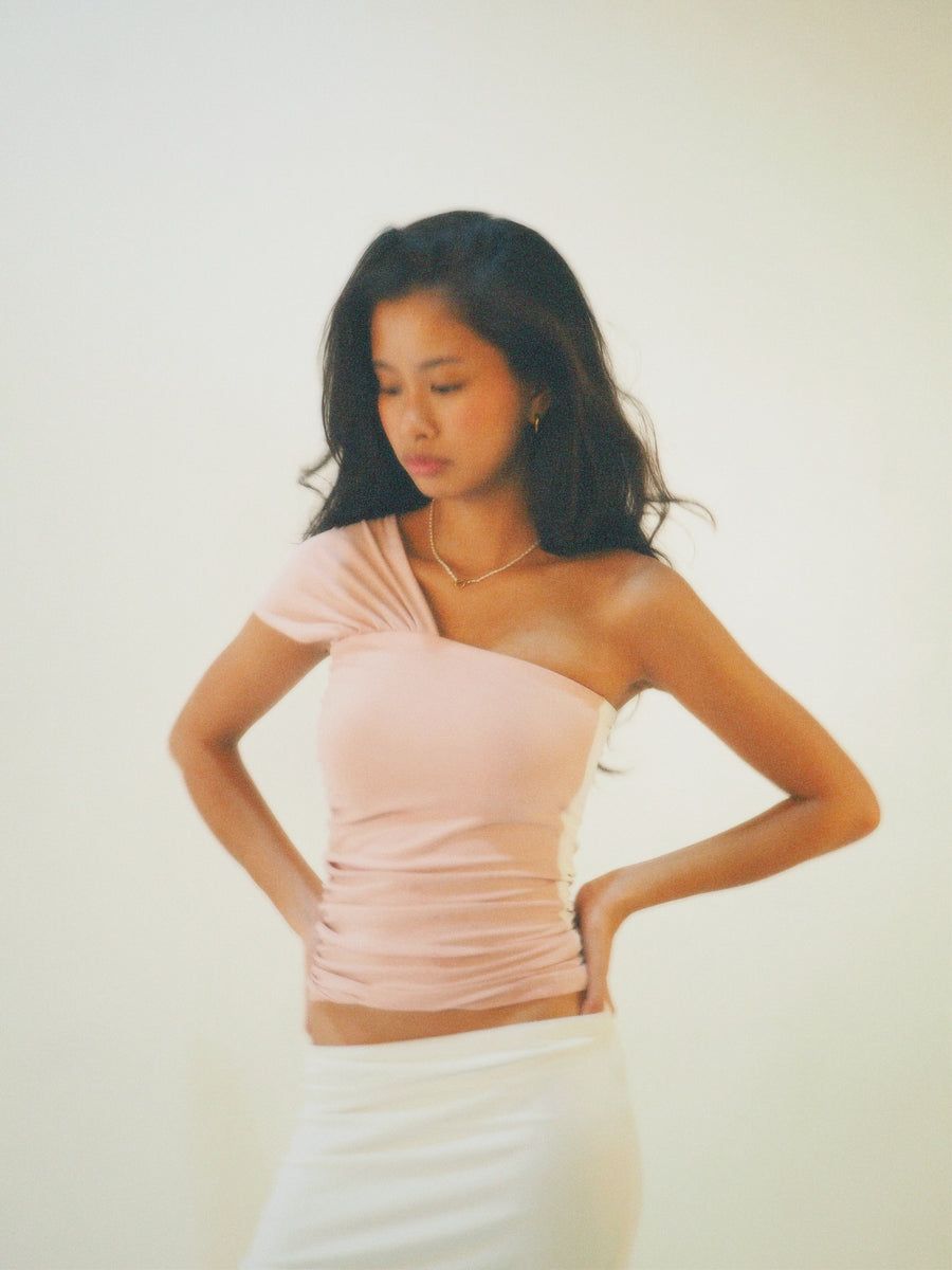 Aura in English Rose